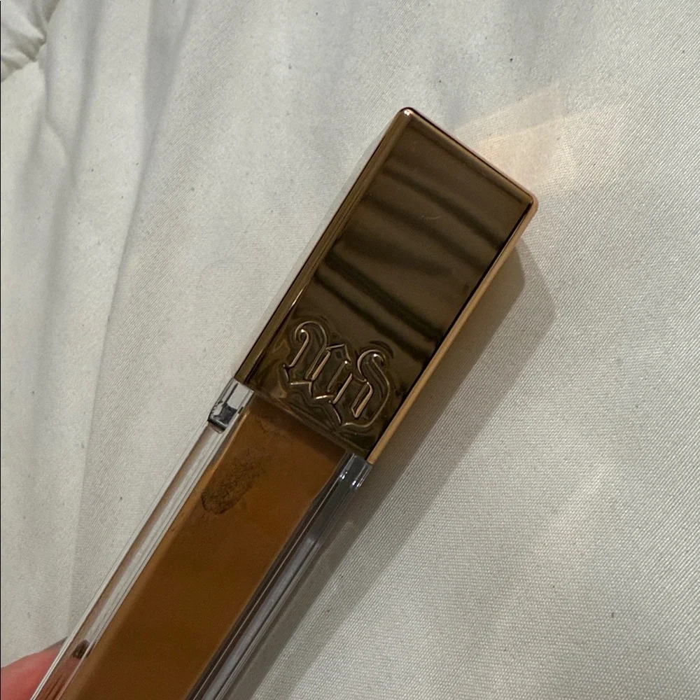 Stay Naked Liquid Foundation - Gold